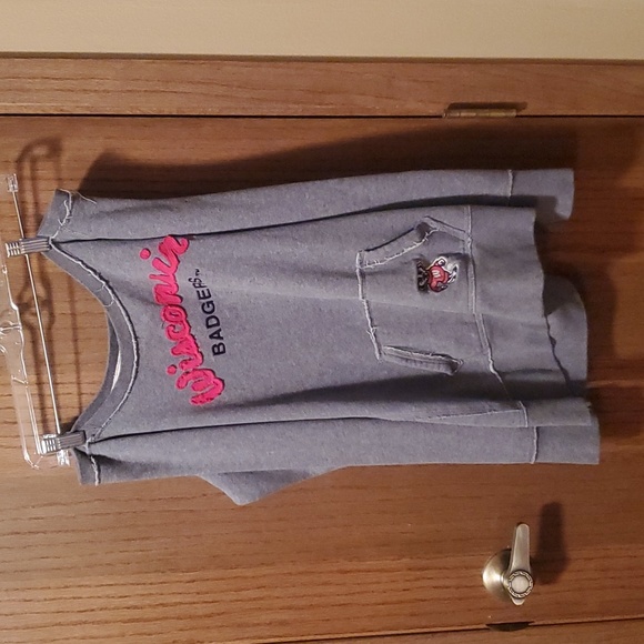 Size M Wisconsin Badgers Pullover - Picture 1 of 3